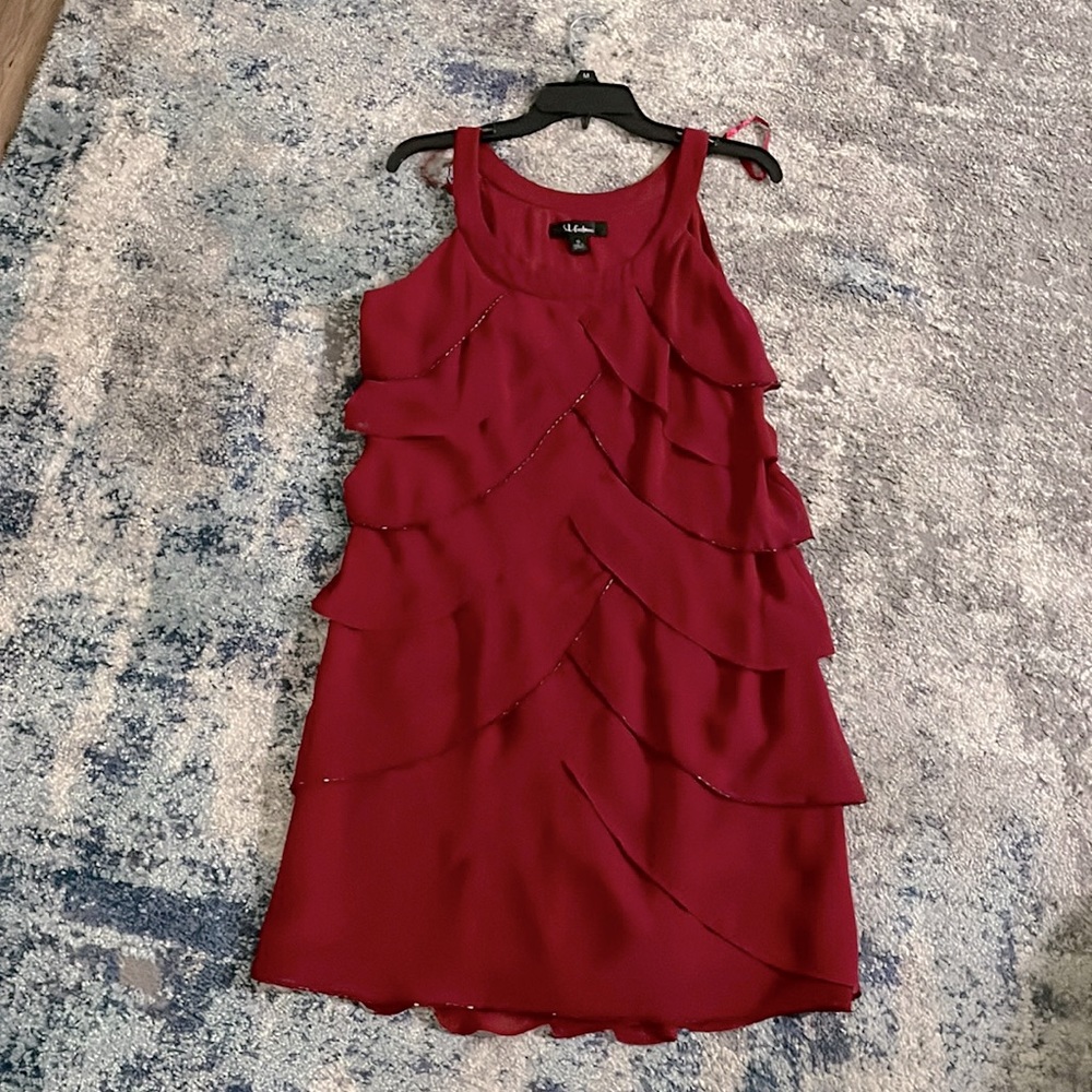Beautiful lightweight dress.  Color is claret.